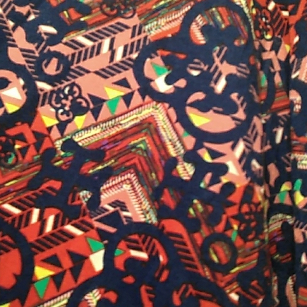 Lularoe Perfect Tee - Picture 3 of 3